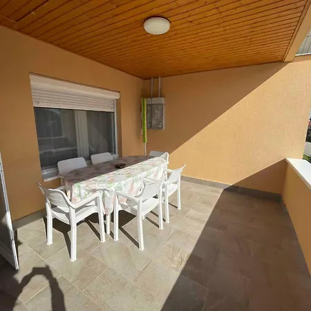 In - Balaton 18180 * Балатонбоглар